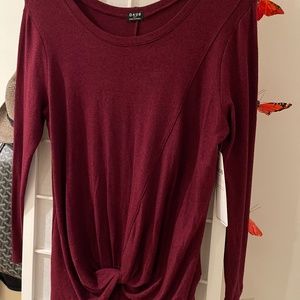 Super cute DAUB l/s knit top in burgundy